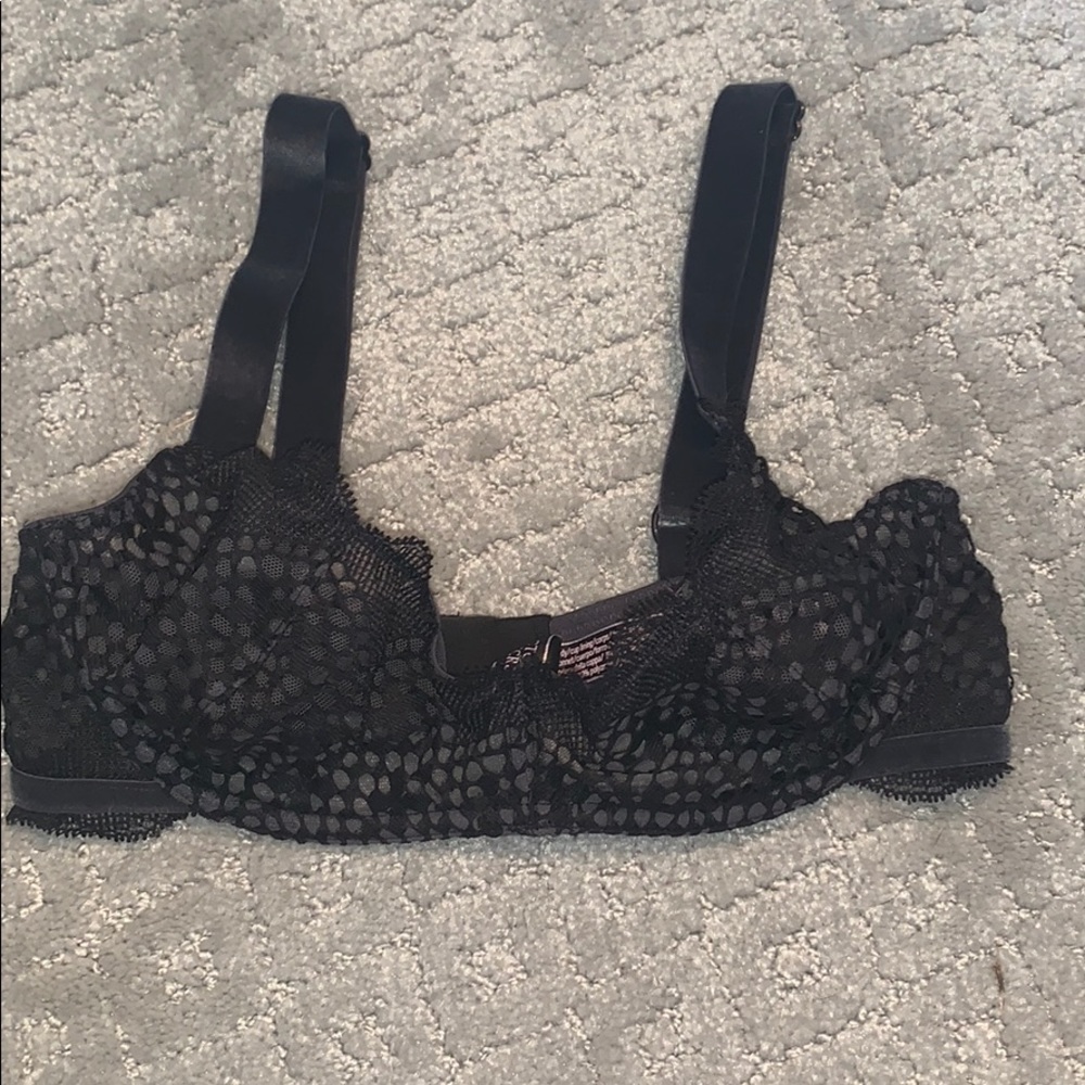 Victoria’s Secret 32C Lace Bra